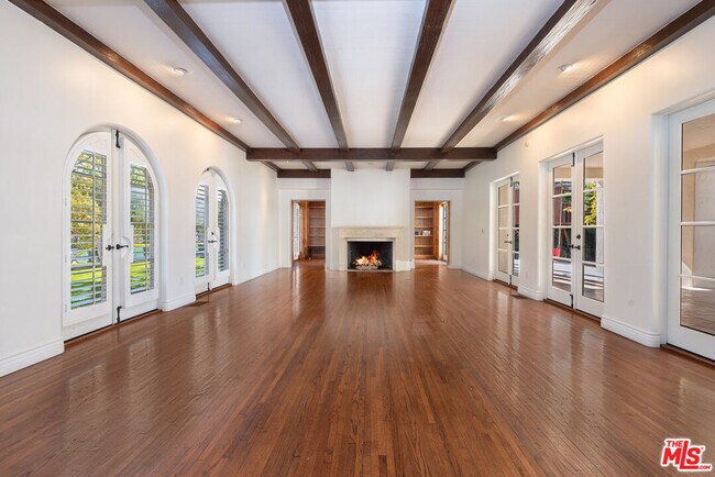 Building Photo - 401 S Las Palmas Ave