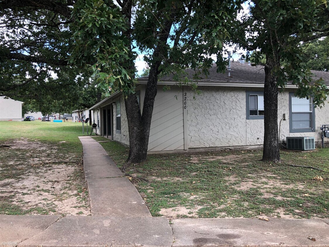 Primary Photo - 2 br, 2 bath 4plex - 3200 Cougar Trl A