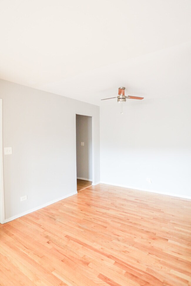 Foto del edificio - 2828 N Cambridge Ave