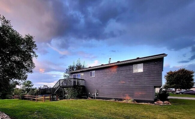 Building Photo - 4 Bedroom 3 Bath Home for Rent