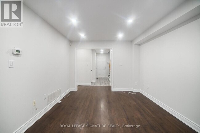 Building Photo - 36 Eastport Dr