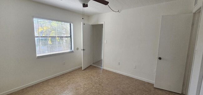 Foto del edificio - 6020 Shaker Wood Cir