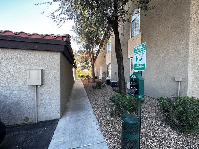 Foto del edificio - Fully Furnished 2 Bedroom 1 Story Condo