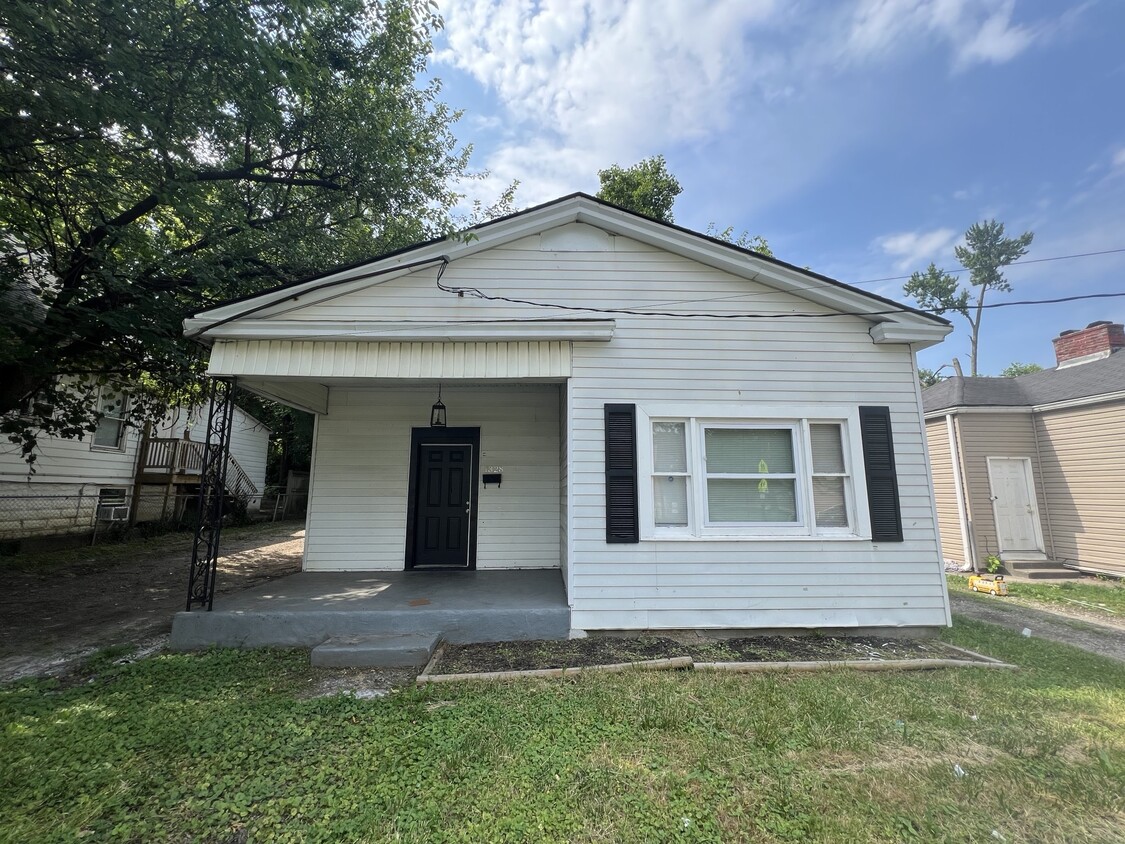 Primary Photo - 1328 Bluegrass Ave