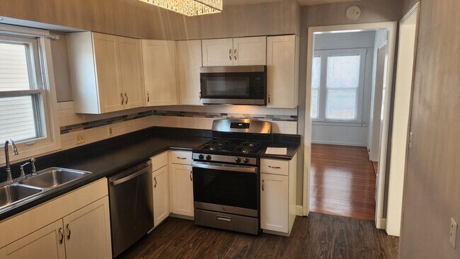 Foto del edificio - Historic, recently updated single-family h...
