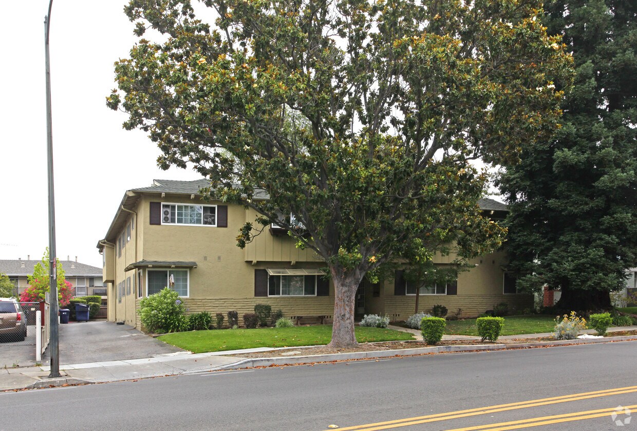 Primary Photo - 1580 Hollenbeck Ave