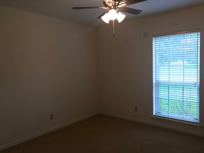 Building Photo - 1815 Laney Dr