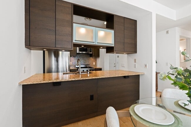 Building Photo - 10 Regent St