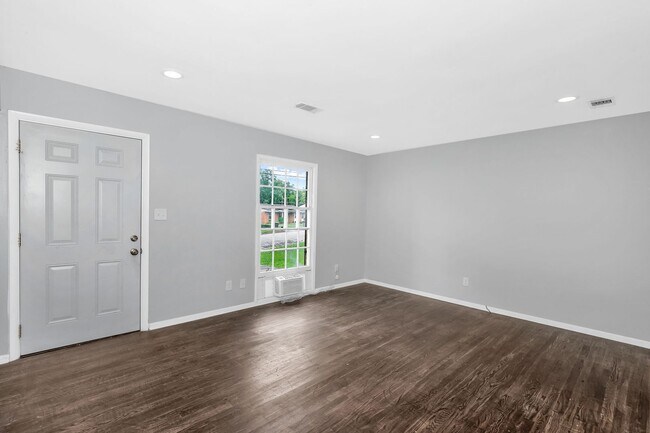 Foto del edificio - Newly renovated 3 bed/2 bath brick home