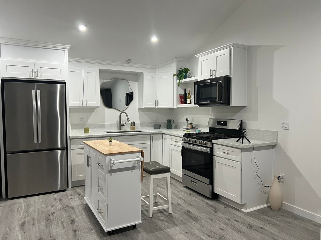 Kitchen - 4555 Narrot St