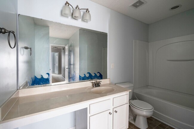 Building Photo - Amazing 4 BEDROOM HOME IN CLAYTON!