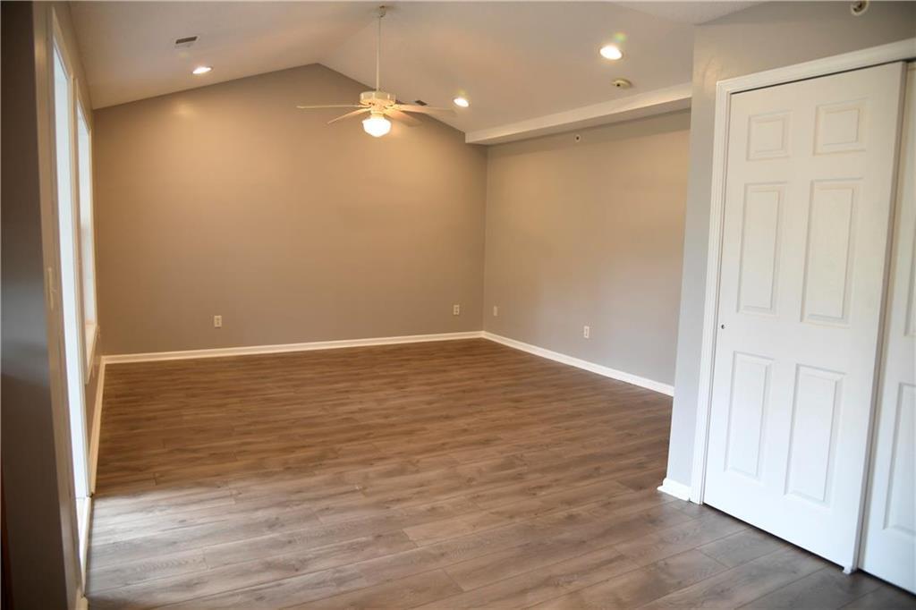 2487 NE 68th St Unit 2487, Gladstone, MO 64118 Condo for Rent in