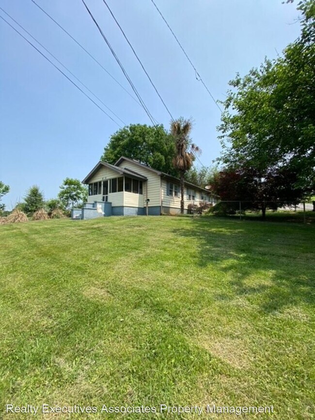 Building Photo - 3 br, 1 bath House - 620 Montvale Road