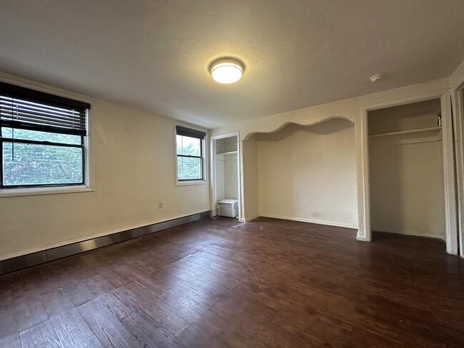 Building Photo - 917 Ellsworth St