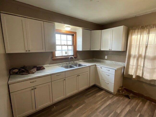 Building Photo - Charming Three-Bedroom Single-Family Home with Ongoing Updates