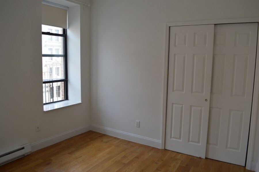 Bedroom - 165 Manhattan Ave