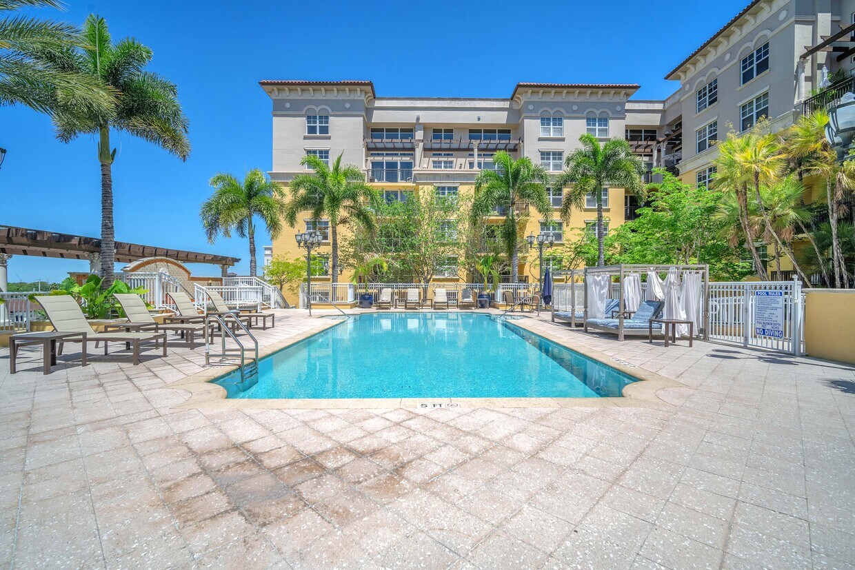 Foto principal - The Residences at Royal Palm Place