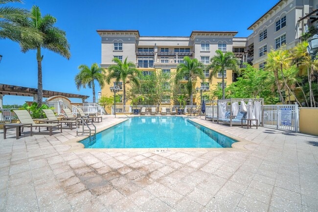 Foto del edificio - The Residences at Royal Palm Place