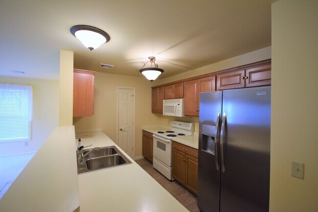 Foto del edificio - End-Unit Townhome in Homecoming Ridge with...