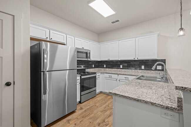 Foto del edificio - Modern Two Bedroom Townhome In Cooper!