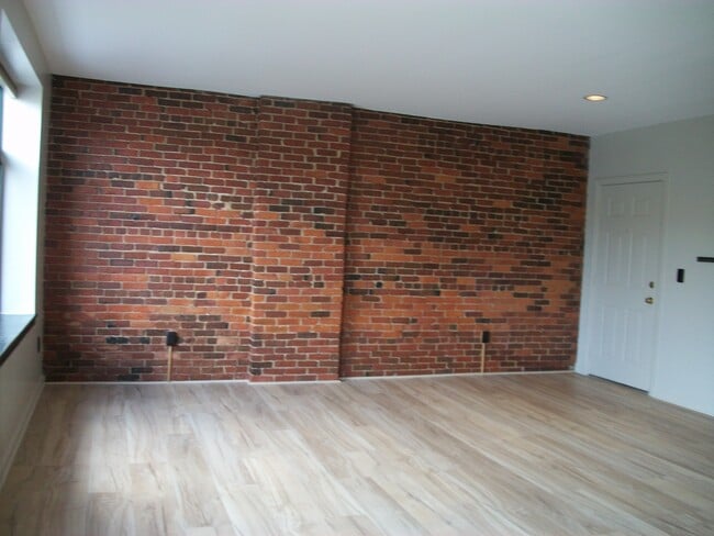 Building Photo - 315 Rantoul St