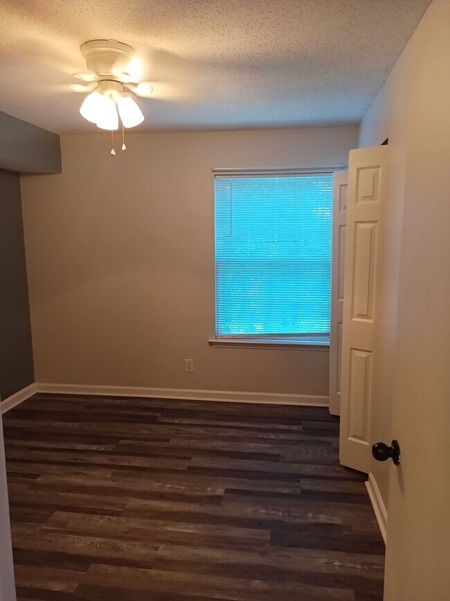 Building Photo - Hampton Green Garden Villas