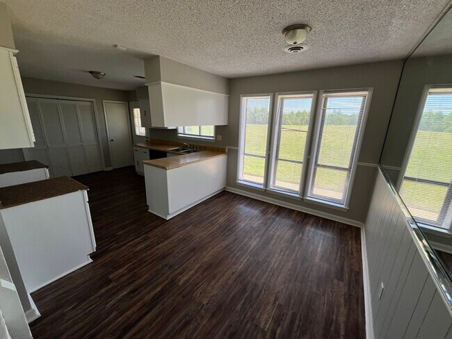 Building Photo - 3525 Chevron Cove