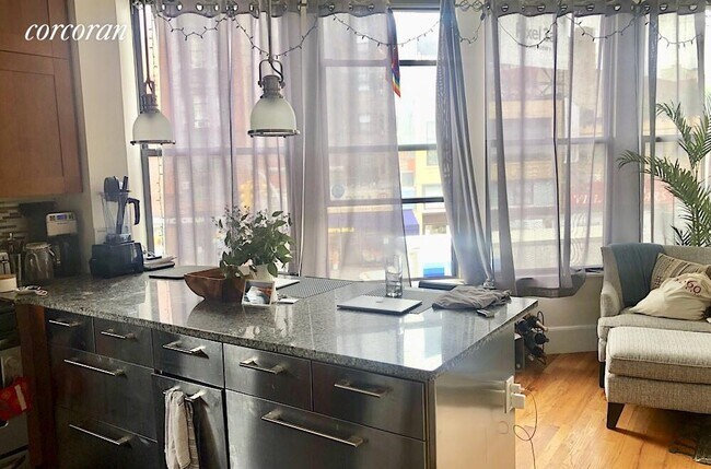 Building Photo - 70 grove st