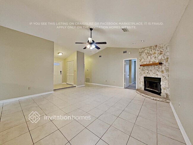 Foto del edificio - 330 Woods Lake Dr