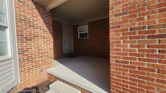 Building Photo - 6146 Lone Oak Cir