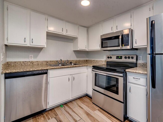 Foto del edificio - 2124 Burton Dr