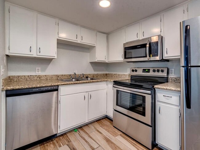 Building Photo - 2124 Burton Dr