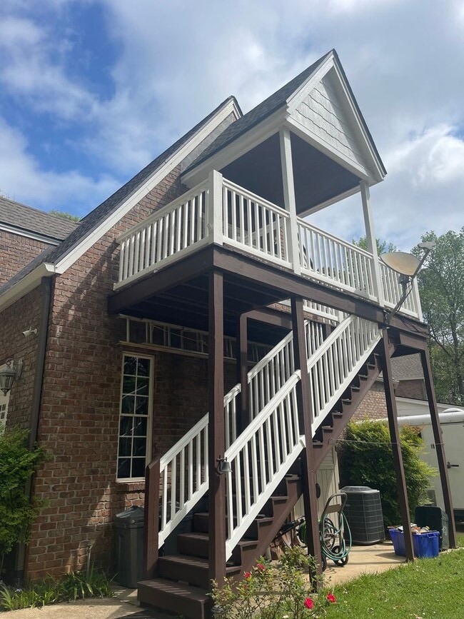 Building Photo - 1 Bedroom/ 1 Bathroom Furnished Garage apartment off Hwy. 441! Available early June!