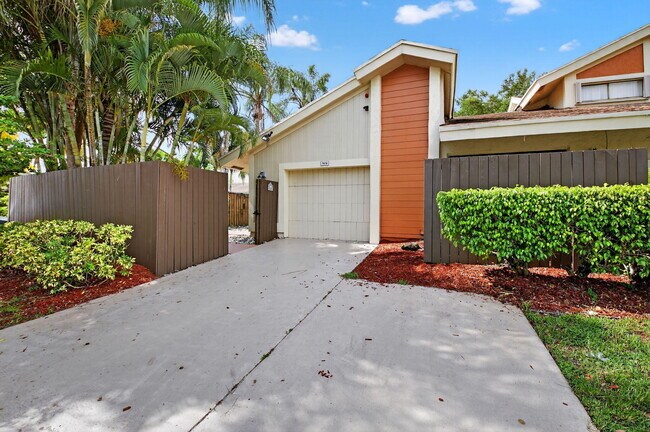 Building Photo - 7576 Sierra Terrace E