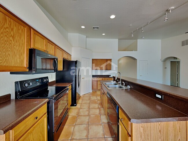 Building Photo - 717 W Beth Dr