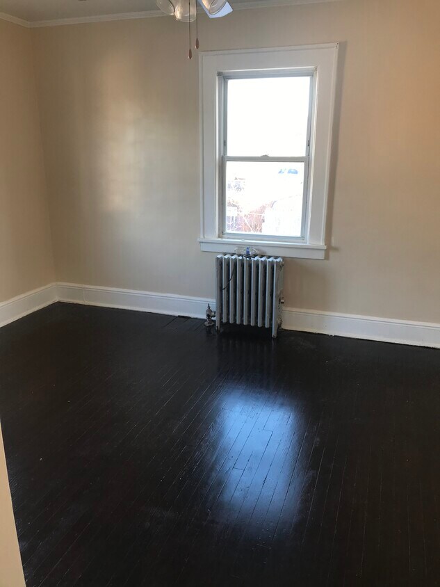 Primary Photo - 80 Astoria Pl