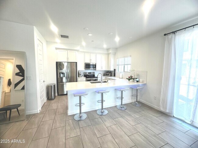 Building Photo - 4100 S Pinelake Way