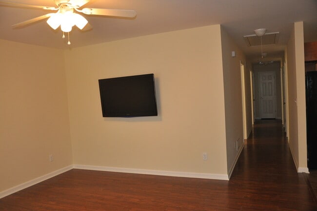 Building Photo - Barbaro - Pre-Leasing Now for the Fall Sem...