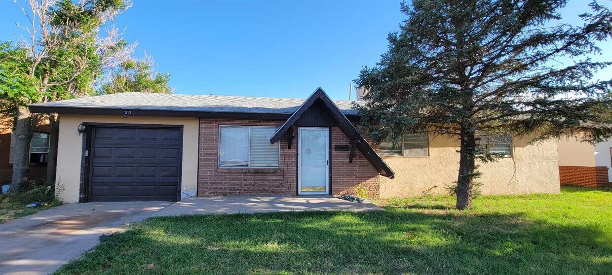 Foto principal - 3 br, 1 bath House - 1013 W Manana Blvd