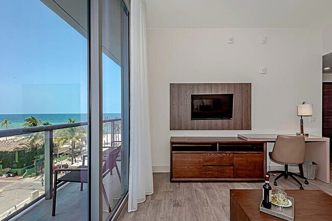 Building Photo - 777 N Ocean Dr