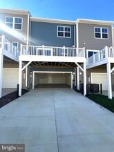 Building Photo - 324 Watercourse Dr