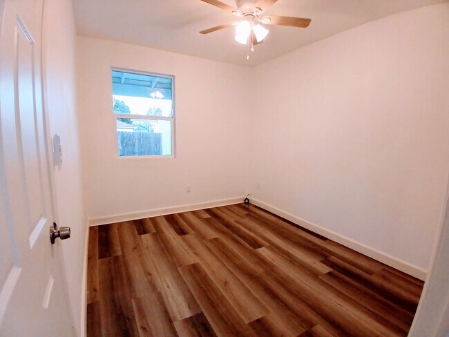 Dormitorio - 17244 Kingsbury St
