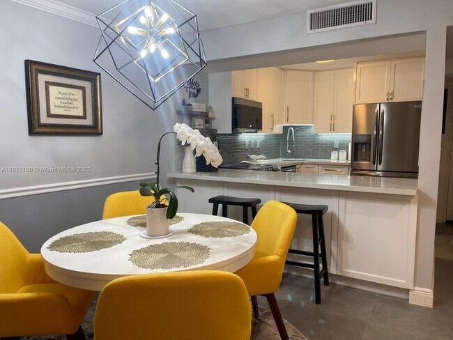 Foto del edificio - 3701 N Country Club Dr