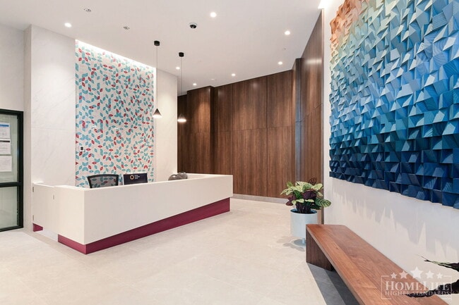 Building Photo - 1 Bed, 1 Bath Condo for Rent in Surrey Cen...