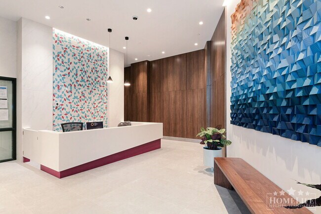 Photo du bâtiment - 1 Bed, 1 Bath Condo for Rent in Surrey Cen...