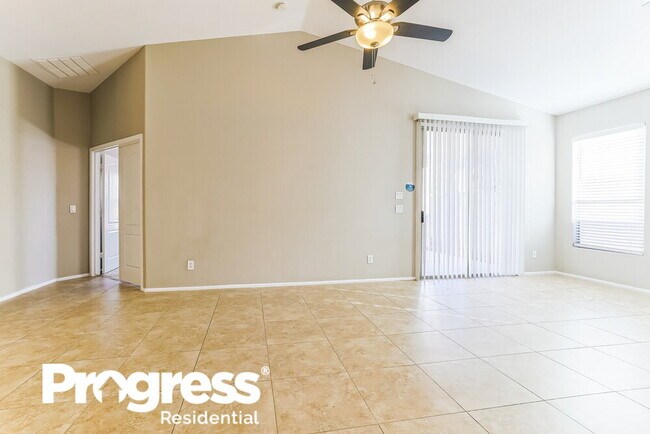 Building Photo - 672 E Lovegrass Dr