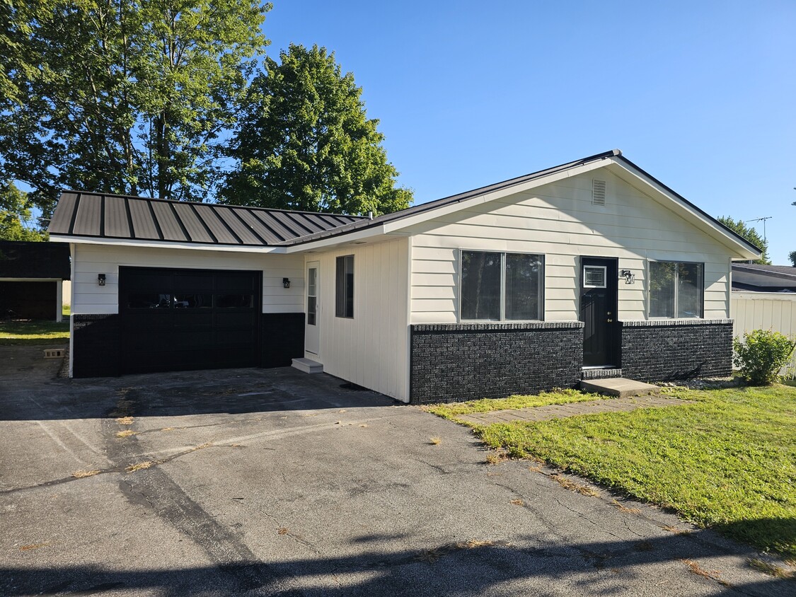 Primary Photo - 309 E Mayfair Ln