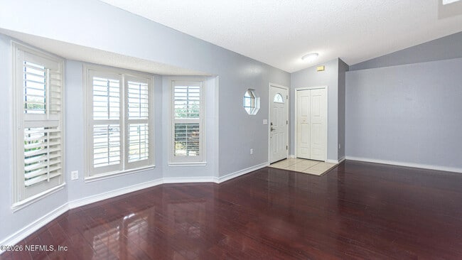 Foto del edificio - 13002 Viburnum Dr S