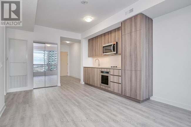 Building Photo - 15 Richardson St