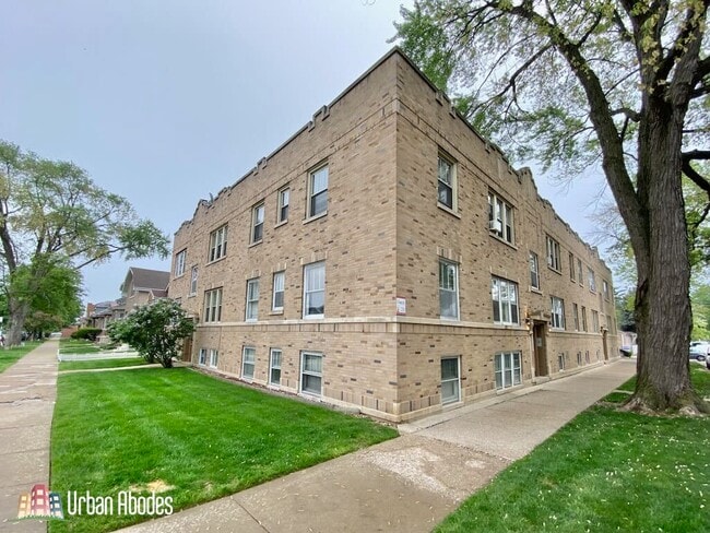 Building Photo - 3017 N Lockwood Ave